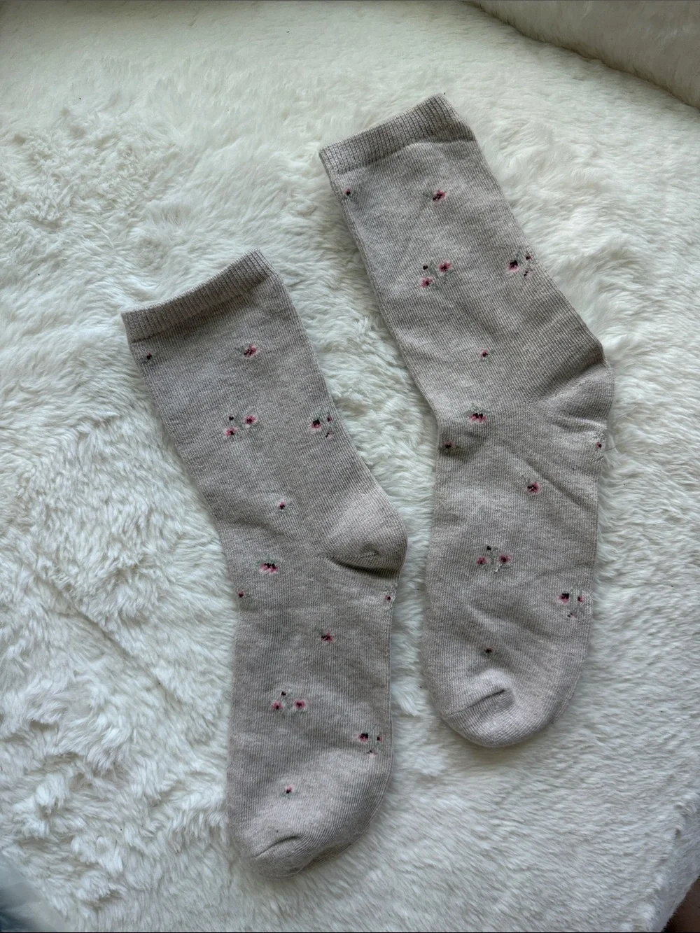 H&M Floral socks tan beige pink flower print h & m